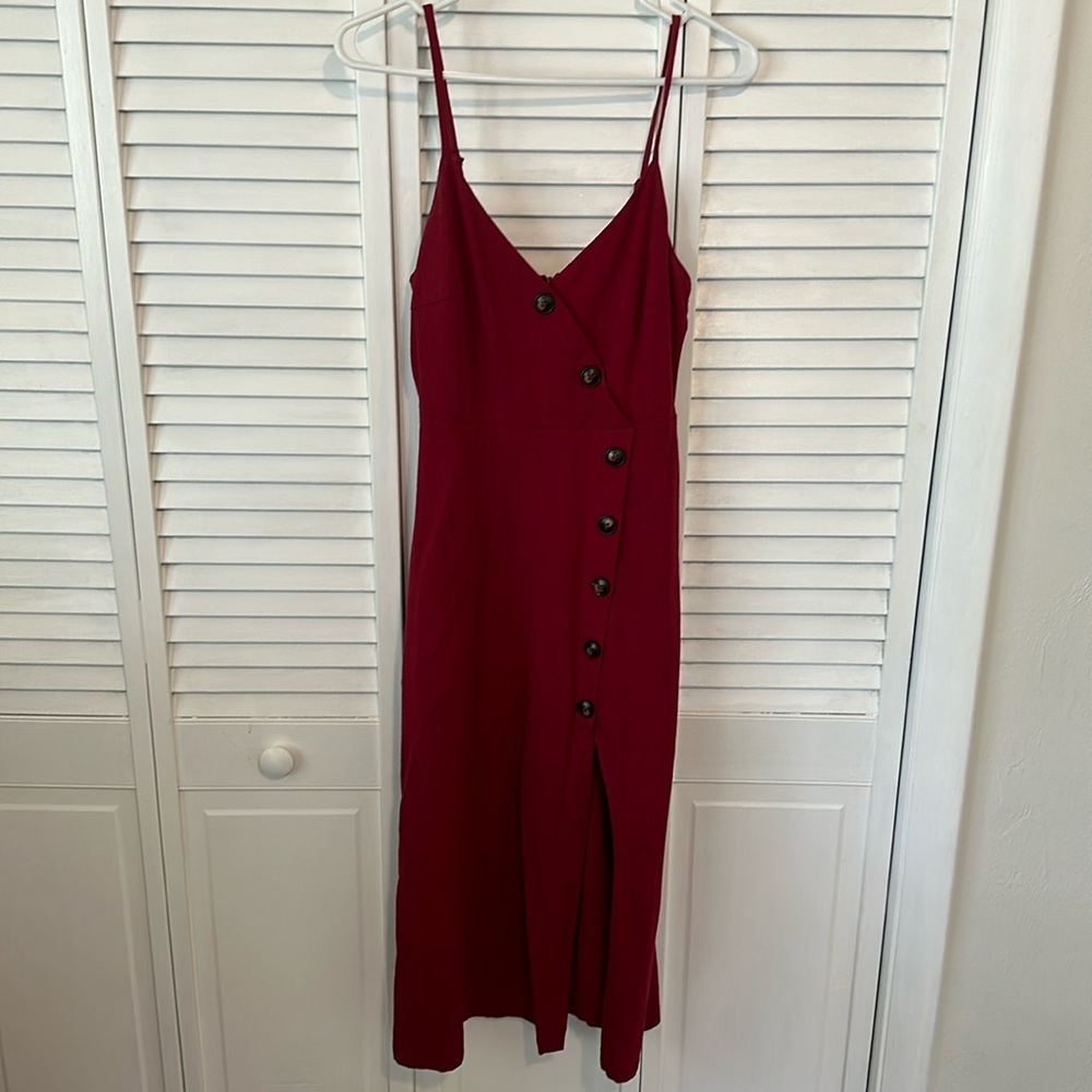 Women’s pink button down dress w/ slit